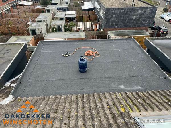 Dakreparatie plat dak met bitumen in Winschoten Dakreparatie plat dak met bitumen in Winschoten