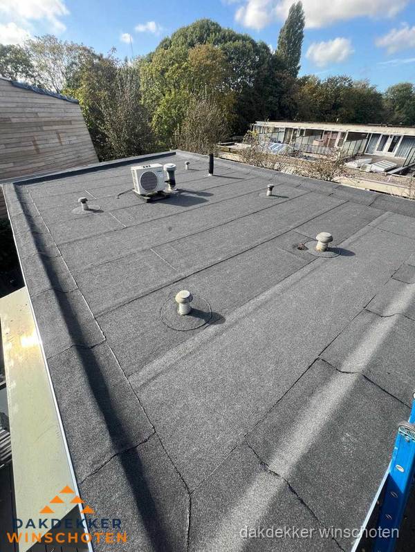 Kosten dakdekker: afgewerkt plat bedrijfsdak met bitumen in Winschoten Kosten dakdekker: afgewerkt plat bedrijfsdak met bitumen in Winschoten