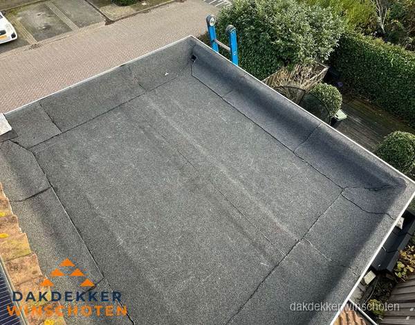 Gerenoveerd plat dak met nieuwe bitumen dakbedekking in Winschoten Gerenoveerd plat dak met nieuwe bitumen dakbedekking in Winschoten