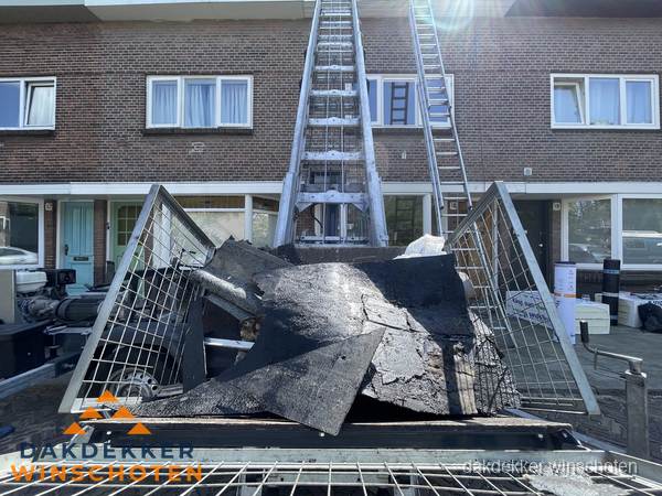 Kosten dakreparatie: dakschade aan flatgebouw in Winschoten