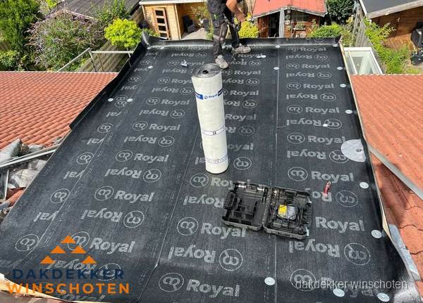 Dakrenovatie met Royal onderdak op plat dak in Winschoten Dakrenovatie met Royal onderdak op plat dak in Winschoten