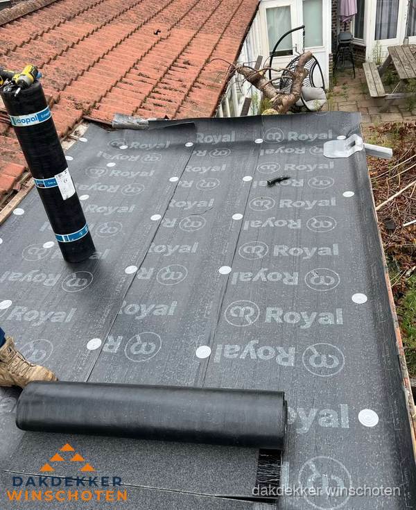 Bitumen dakbedekking leggen op plat dak aanbouw in Winschoten Bitumen dakbedekking leggen op plat dak aanbouw in Winschoten