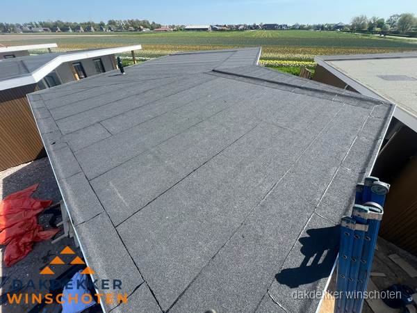 Nieuw bitumen plat dak met uitzicht over landschap in Winschoten Nieuw bitumen plat dak met uitzicht over landschap in Winschoten