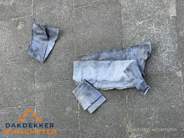 Oude verwijderde loodslabben na vervanging in Winschoten Oude verwijderde loodslabben na vervanging in Winschoten